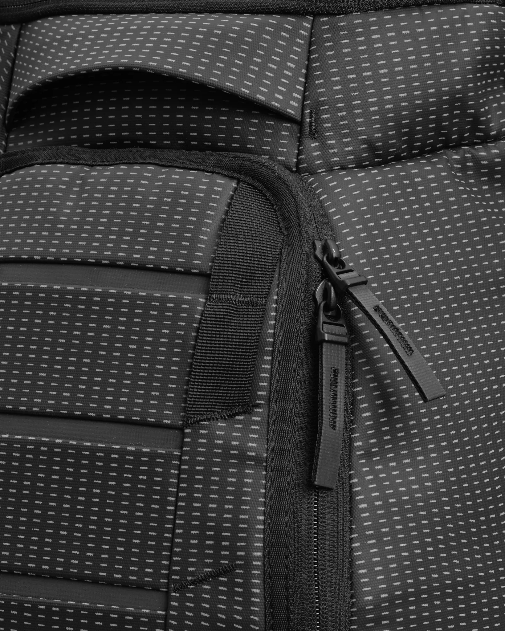 Hugger Backpack 30L Reflective Black